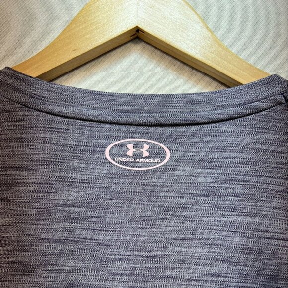 Under Armour Women V-Neck T-Shirt Medium Gray  Short Sleeve Activewear Heat Gear - Picture 11 of 11